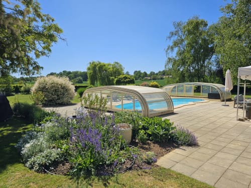 Photo 2/6 — Château « Castle Ribourdin: Luxury Guest Rooms · Chevannes, Bourgogne » à Chevannes Yonne